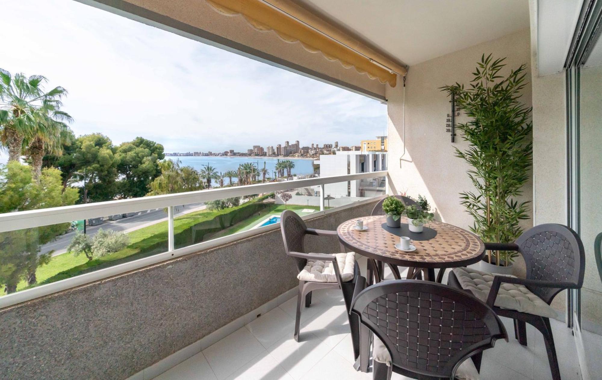 B L U E: Muchavista Sea View Apartment エル・カンページョ エクステリア 写真