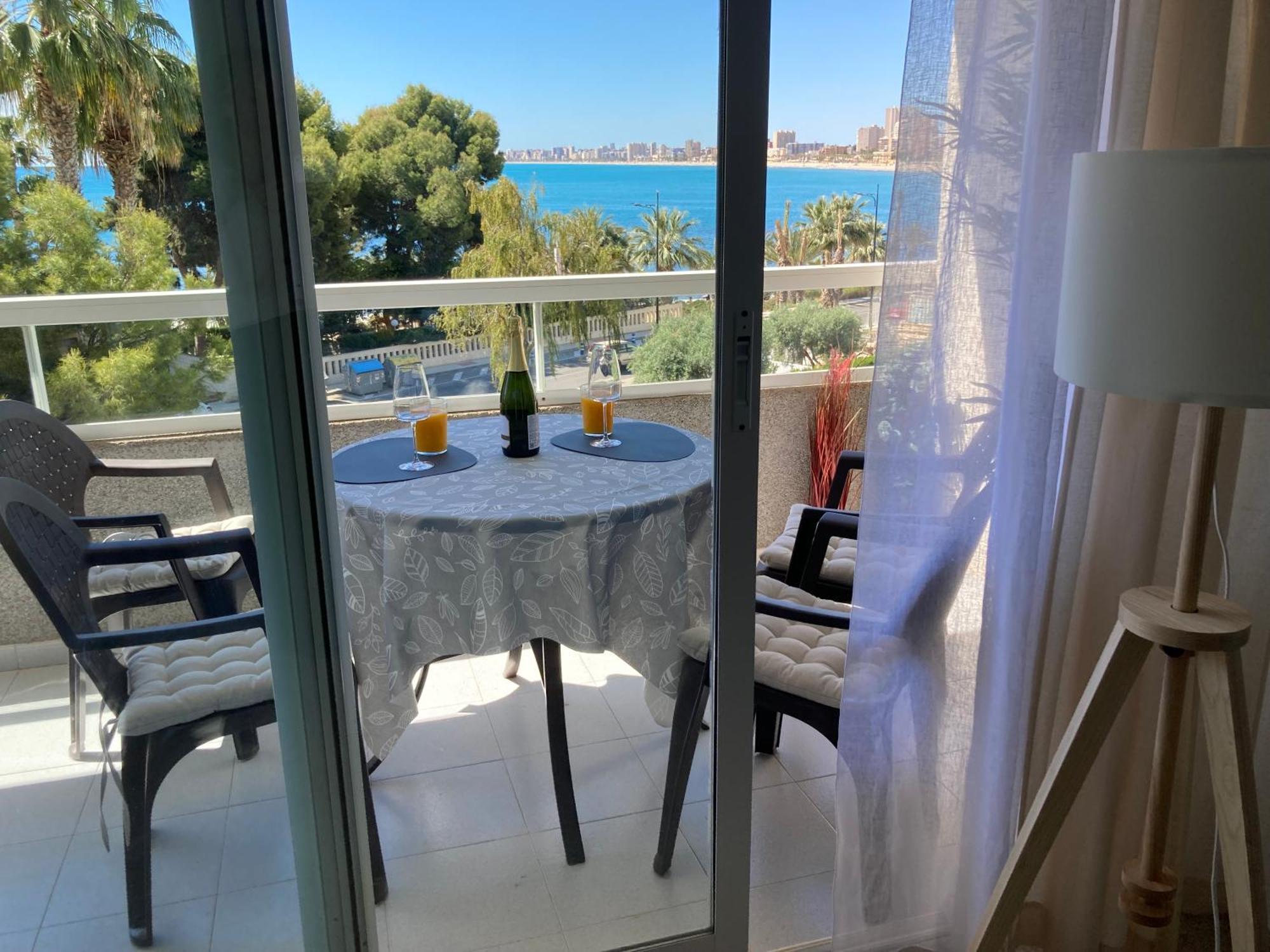 B L U E: Muchavista Sea View Apartment エル・カンページョ エクステリア 写真